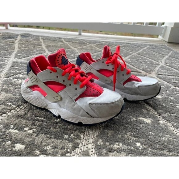 Nike Shoes - Picture 5 of 11